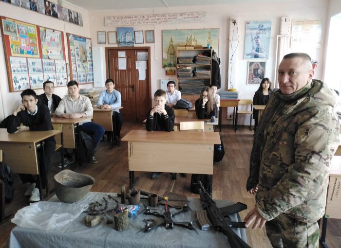 Встреча с участником СВО прошла в школе с. Николаевка Наримановского района Астраханской области